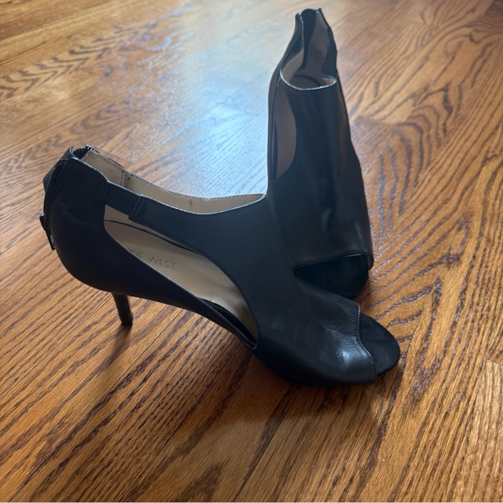 Nine West Elegant Black Peep-Toe Heels